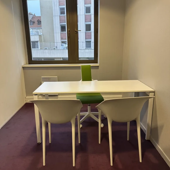 Bureau privé 11 m² 2 postes Coworking Avenue Maréchal Foch Dijon 21000 - photo 1