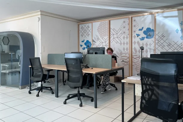 Open Space - 37000 - 10 postes - 209€