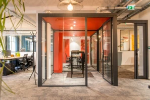 Open Space - 44000 - 9 postes - 240€