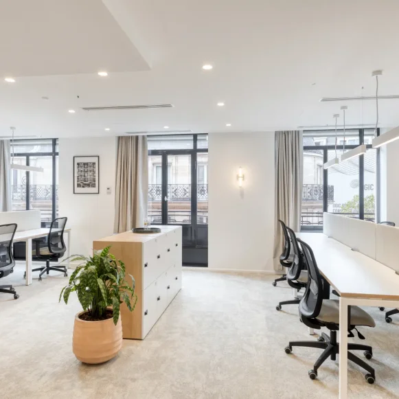 Espace indépendant 369 m² 48 postes Location bureau Rue de Provence Paris 75008 - photo 1