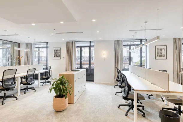 Espace indépendant - 75008 - 48 postes - 40800€