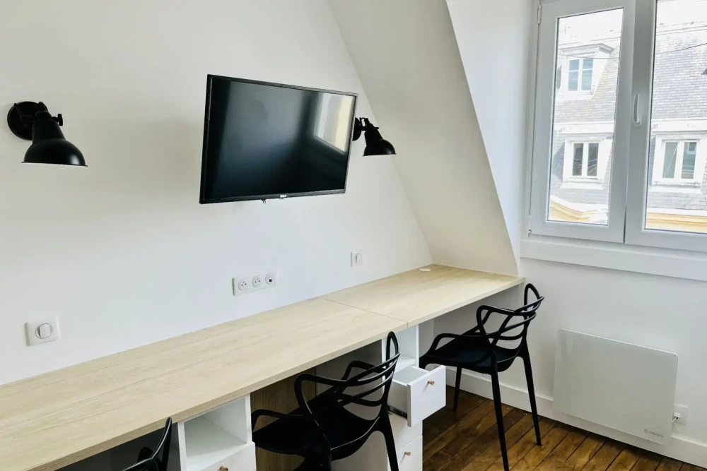 Espace indépendant - 75017 - 3 postes - 550€