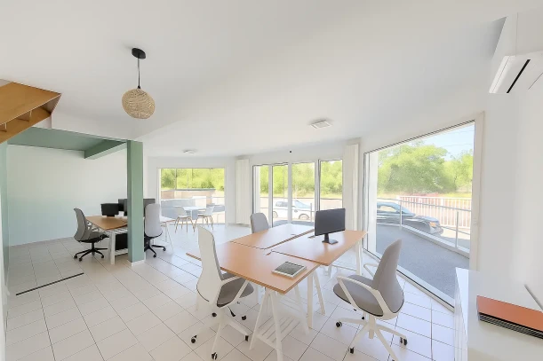 Open Space - 44980 - 8 postes - 195€