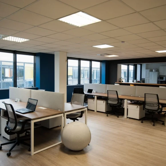 Bureau privé 12 m² 4 postes Coworking Rue Aristide Briand Vanves 92170 - photo 8