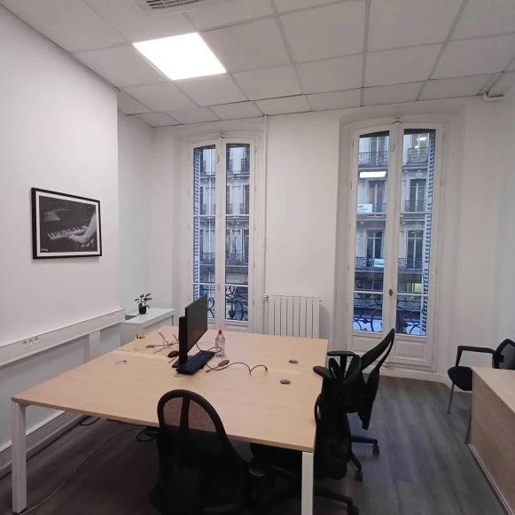 Bureau privé 20 m² 2 postes Location bureau Rue de Châteaudun Paris 75009 - photo 3