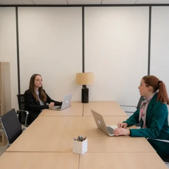 Bureau privé 21 m² 8 postes Coworking Terrasse Boieldieu Puteaux 92800 - photo 3