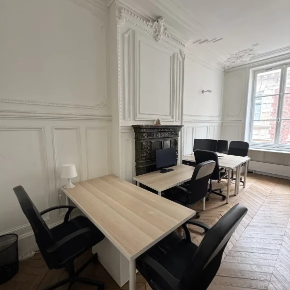 Bureau privé 18 m² 6 postes Location bureau Rue Notre Dame des Victoires Paris 75002 - photo 4