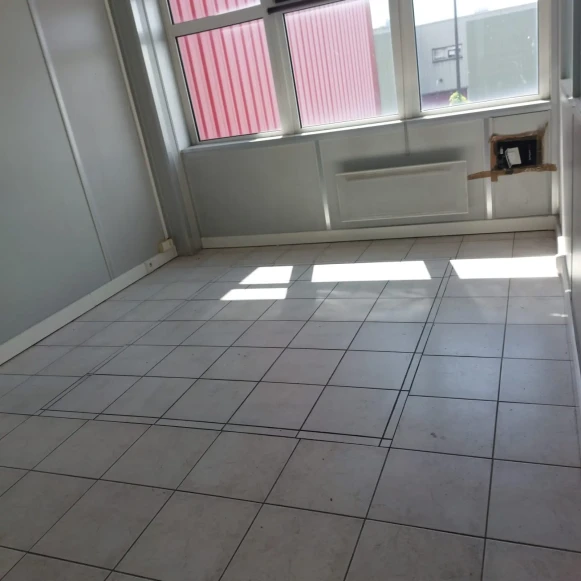 Bureau privé 5 m² 1 poste Location bureau Rue des Entrepreneurs Carrières-sur-Seine 78420 - photo 6