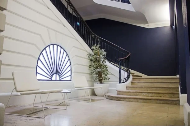 Open Space - 33000 - 4 postes - 375€