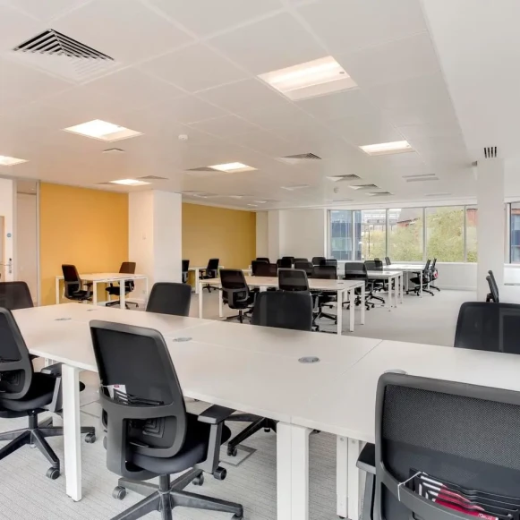 Bureau privé 4 m² 1 poste Location bureau Rue James Joule Rezé 44400 - photo 1