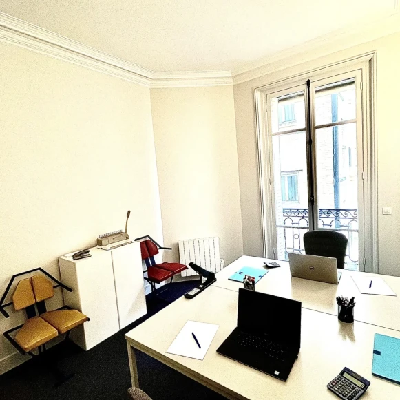 Bureau privé 12 m² 4 postes Location bureau Avenue Victor Hugo Paris 75016 - photo 2