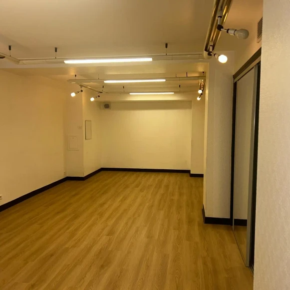 Bureau privé 40 m² 8 postes Coworking Rue Mathurin Régnier Paris 75015 - photo 3