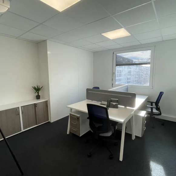 Bureau privé 13 m² 3 postes Coworking Boulevard de Stalingrad Villeurbanne 69100 - photo 1