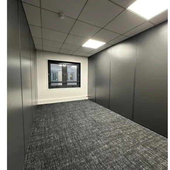 Bureau privé 15 m² 2 postes Location bureau Quai Gallieni Suresnes 92150 - photo 2