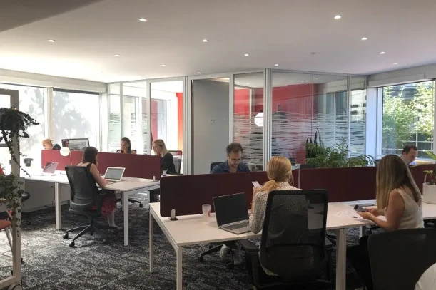 Espace indépendant - 92130 - 100 postes - 395€