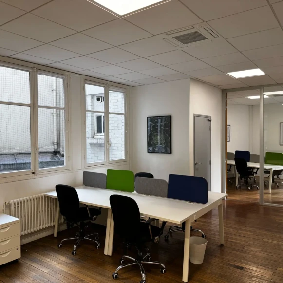 Espace indépendant 60 m² 12 postes Coworking Rue du Renard Paris 75004 - photo 2