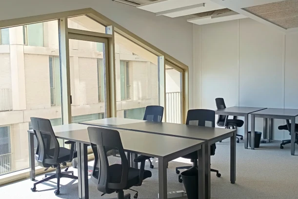 Bureau privé - 33800 - 6 postes - 2580€