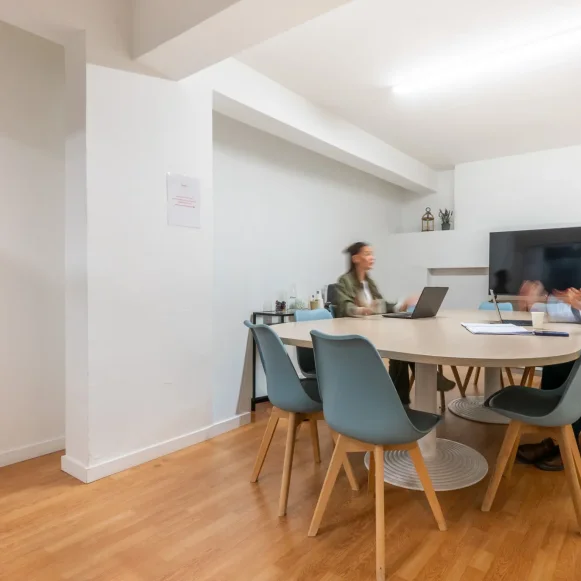 Bureau privé 15 m² 3 postes Coworking Avenue du Général Michel Bizot Paris 75012 - photo 9