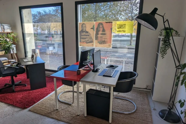 Open Space - 44000 - 3 postes - 200€