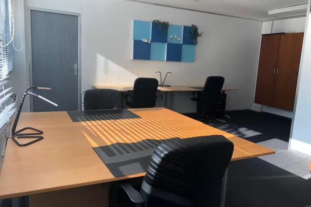 Bureau privé - 92500 - 4 postes - 1070€