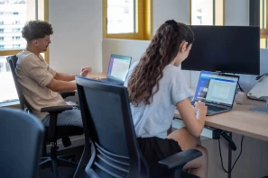 Open Space - 06200 - 6 postes - 330€