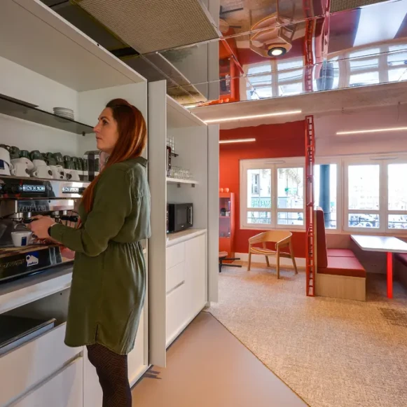 Bureau privé 50 m² 10 postes Location bureau Rue de la République Marseille 13002 - photo 4