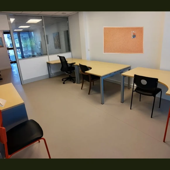 Espace indépendant 100 m² 10 postes Coworking Rue Marceau Houilles 78800 - photo 3