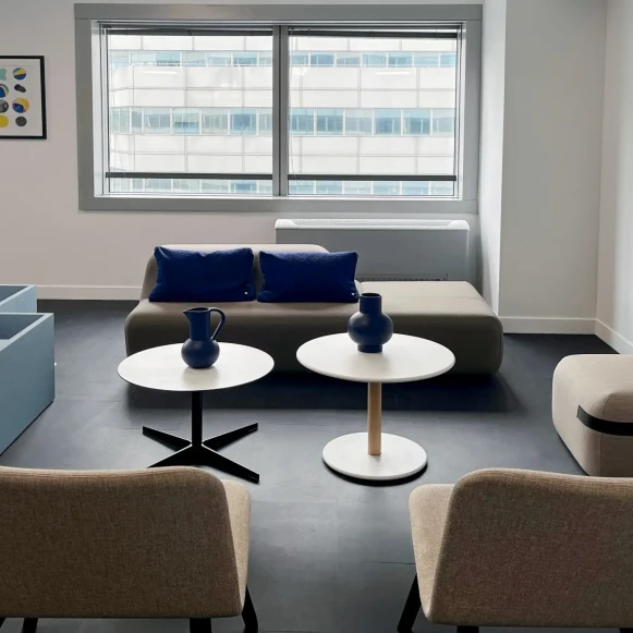 Bureau privé 22 m² 6 postes Coworking Place des Cinq Martyrs du Lycée Buffon Paris 75015 - photo 5