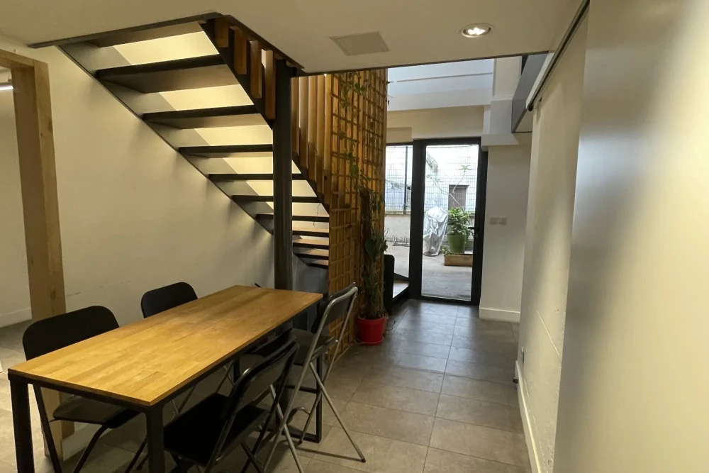 Open Space - 69007 - 30 postes - 350€