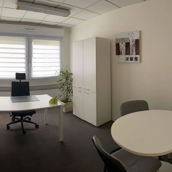 Bureau privé 14 m² 3 postes Coworking Boulevard Vincent Gâche Nantes 44200 - photo 2