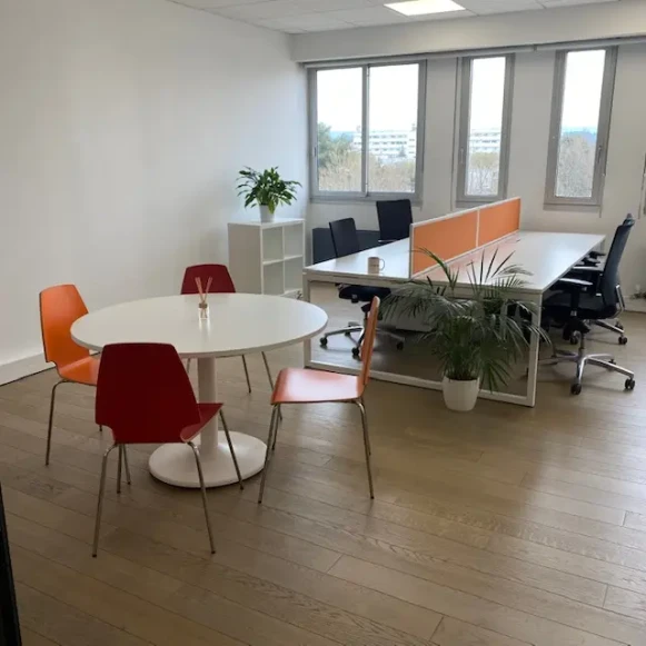 Bureau privé 30 m² 5 postes Coworking Rue Marcellin Berthelot Aix-en-Provence 13290 - photo 2