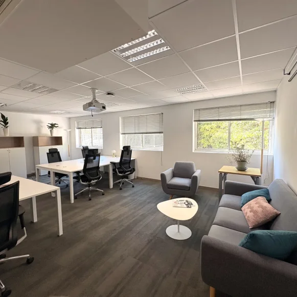 Bureau privé 33 m² 8 postes Coworking Avenue du Prado Marseille 13008 - photo 1