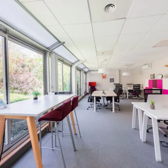 Bureau privé 17 m² 2 postes Coworking Avenue Victor Hugo Boulogne-Billancourt 92100 - photo 4