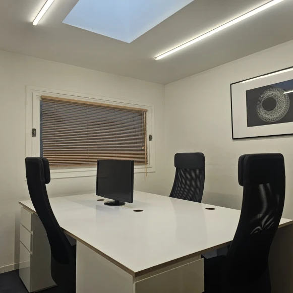 Bureau privé 11 m² 3 postes Location bureau Avenue Franklin Delano Roosevelt Paris 75008 - photo 2