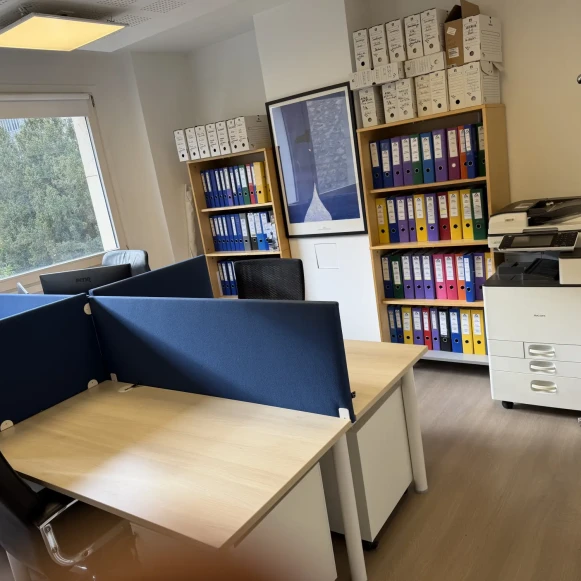 Bureau privé 25 m² 4 postes Location bureau Rue de Saussure Paris 75017 - photo 5