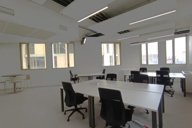 Bureau privé - 33800 - 12 postes - 3870€