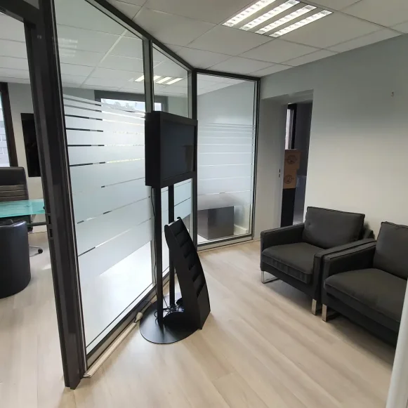 Bureau privé 25 m² 4 postes Coworking Boulevard de la République Chatou 78400 - photo 3