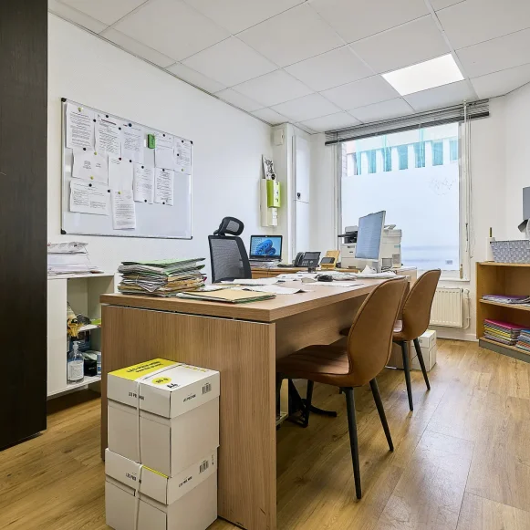 Bureau privé 15 m² 5 postes Coworking Rue de Fontenoy Lille 59000 - photo 1