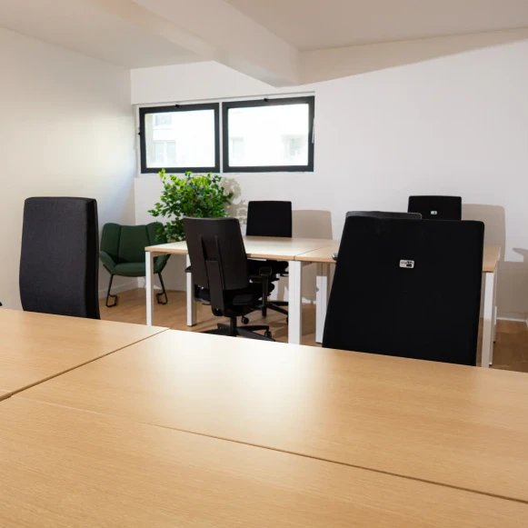 Bureau privé 35 m² 8 postes Coworking Avenue du Général Michel Bizot Paris 75012 - photo 1