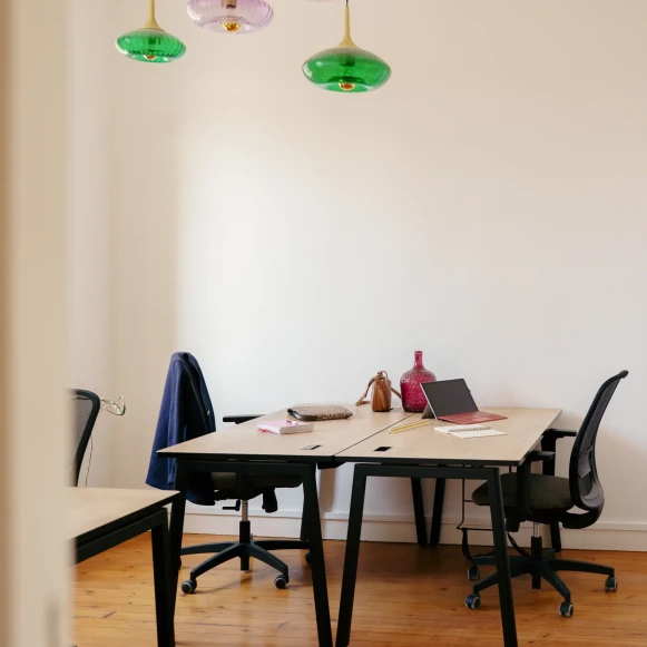 Bureau privé 21 m² 4 postes Location bureau Rue Turenne Bordeaux 33000 - photo 2