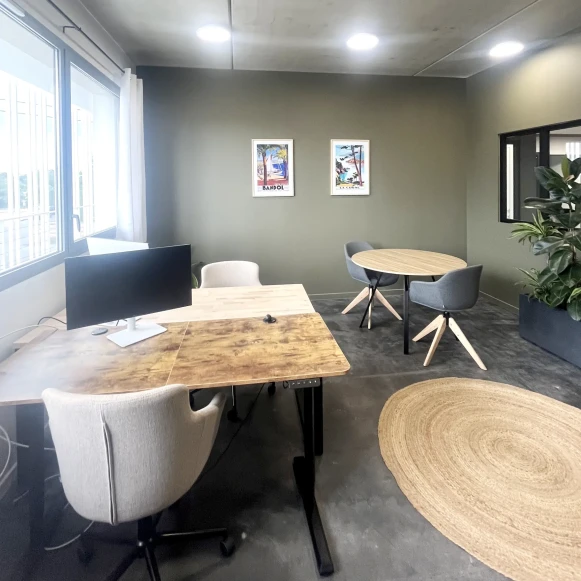 Bureau privé 24 m² 4 postes Coworking Impasse Edmond Audran Toulouse 31200 - photo 2