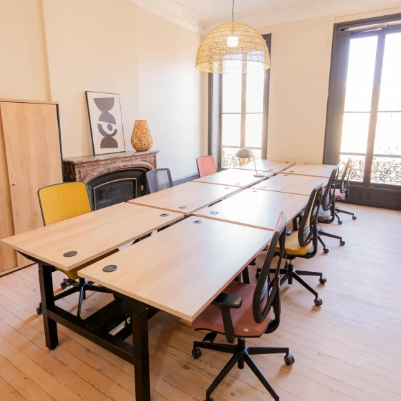 Bureau privé 27 m² 8 postes Coworking Rue Vital Carles Bordeaux 33000 - photo 1