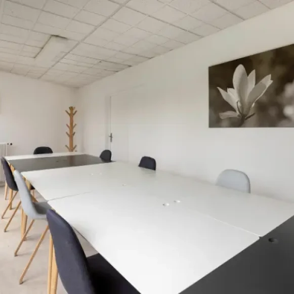 Espace indépendant 28 m² 14 postes Location bureau Place des Hameaux Ris-Orangis 91130 - photo 2