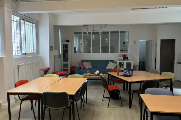Espace indépendant - 75011 - 11 postes - 3500€