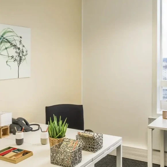 Bureau privé 18 m² 4 postes Coworking Rue Carnot Fontenay-sous-Bois 94120 - photo 3