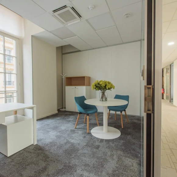 Bureau privé 9 m² 1 poste Coworking Cour du Havre Paris 75008 - photo 6