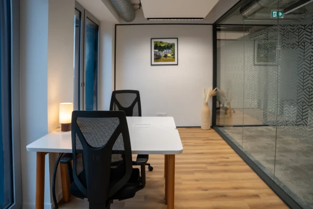 Bureau privé - 35000 - 6 postes - 3105€