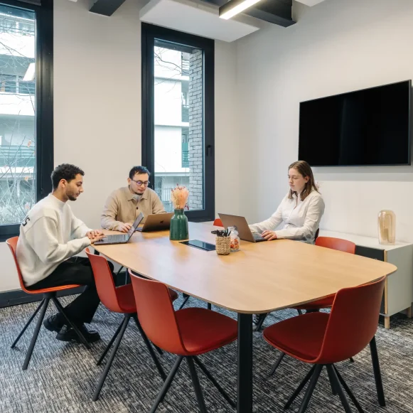 Bureau privé 9 m² 3 postes Location bureau Place Martin Levasseur Saint-Ouen-sur-Seine 93400 - photo 3