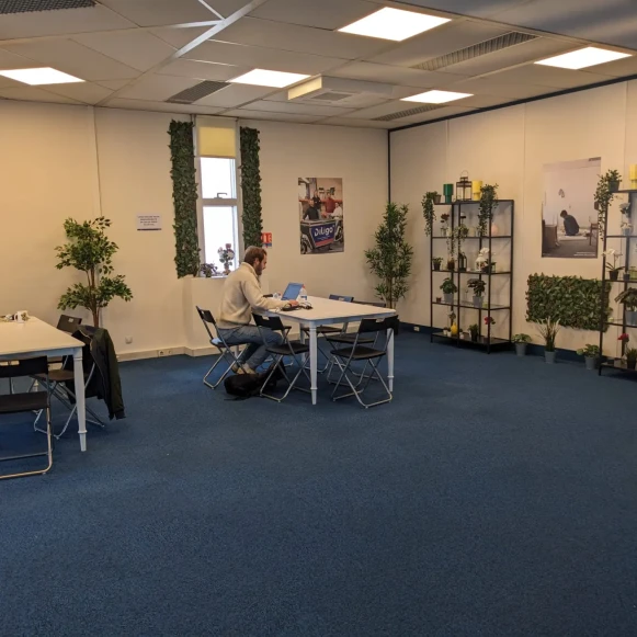 Bureau privé 15 m² 3 postes Location bureau Rue André Citroën Clichy 92110 - photo 4