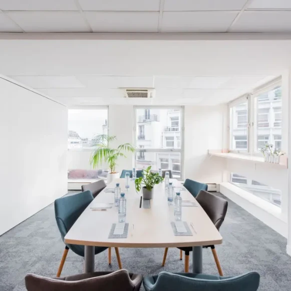 Bureau privé 44 m² 12 postes Coworking Avenue Montaigne Paris 75008 - photo 2